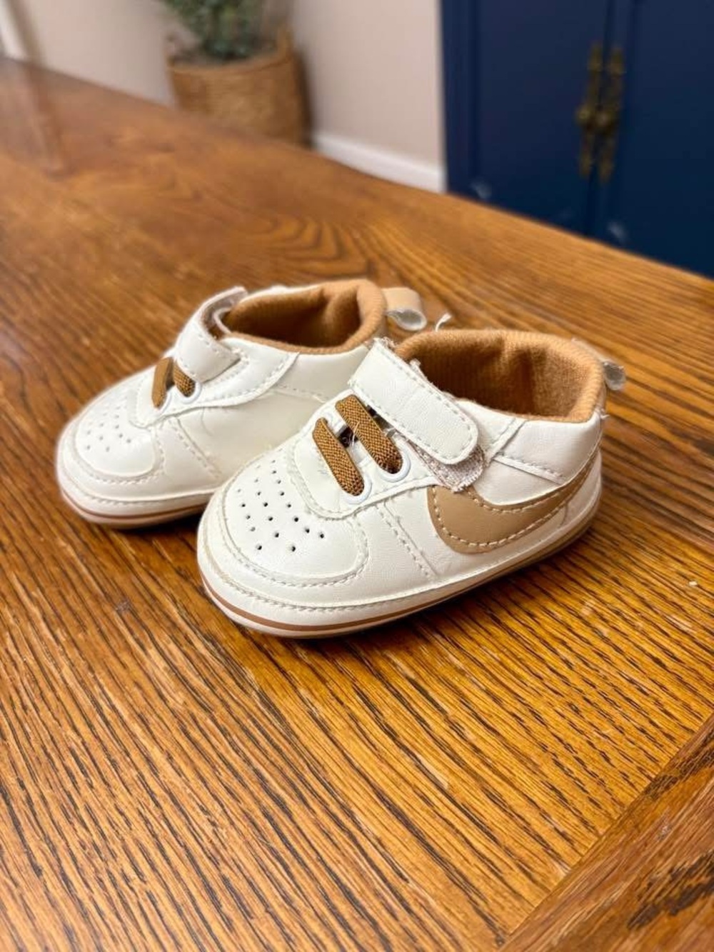 Cream and Tan Infant Soft Sole Casual Sneakers Size 1